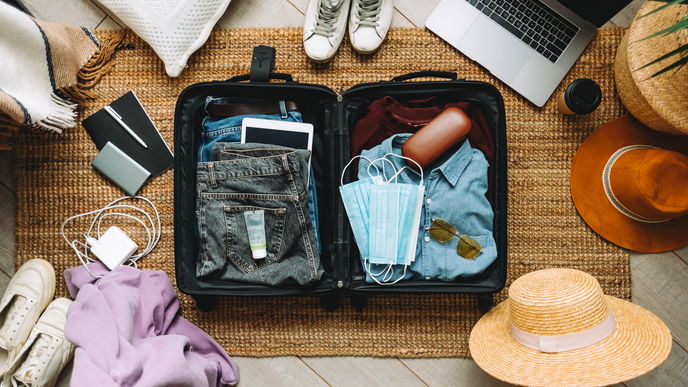 Urlaub 2022: 5 Tipps für knitterfreie Kleidung im Koffer