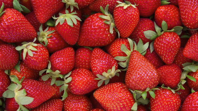 Laut TikTok: Darum solltest du Erdbeeren mit Salzwasser waschen