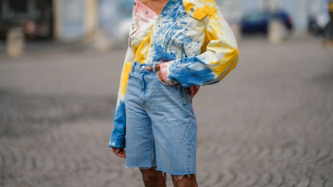 Mode-Trend 2022: Bye-bye, Hotpants! SO tragen wir Jeans-Shorts im Sommer