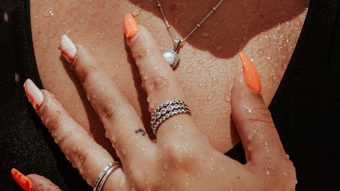 Nagel-Trend 2022: Diese Nagellack-Farben lassen deine Haut sofort gebräunt aussehen