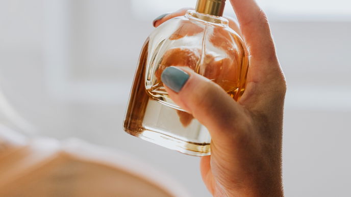 Mehr ist mehr! So funktioniert der Duft-Trend "Parfum Layering"