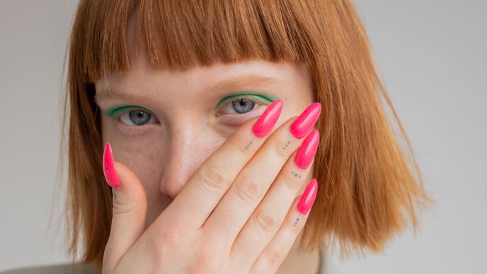 Beauty-Trend 2022: Schwarz war gestern – Eyeliner und Mascara tragen wir jetzt in diesen Farben!