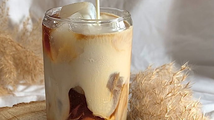 Sommer-Getränk 2022: Vegane White Cold Brew ist DIE gesunde Alternative zum Eiskaffee