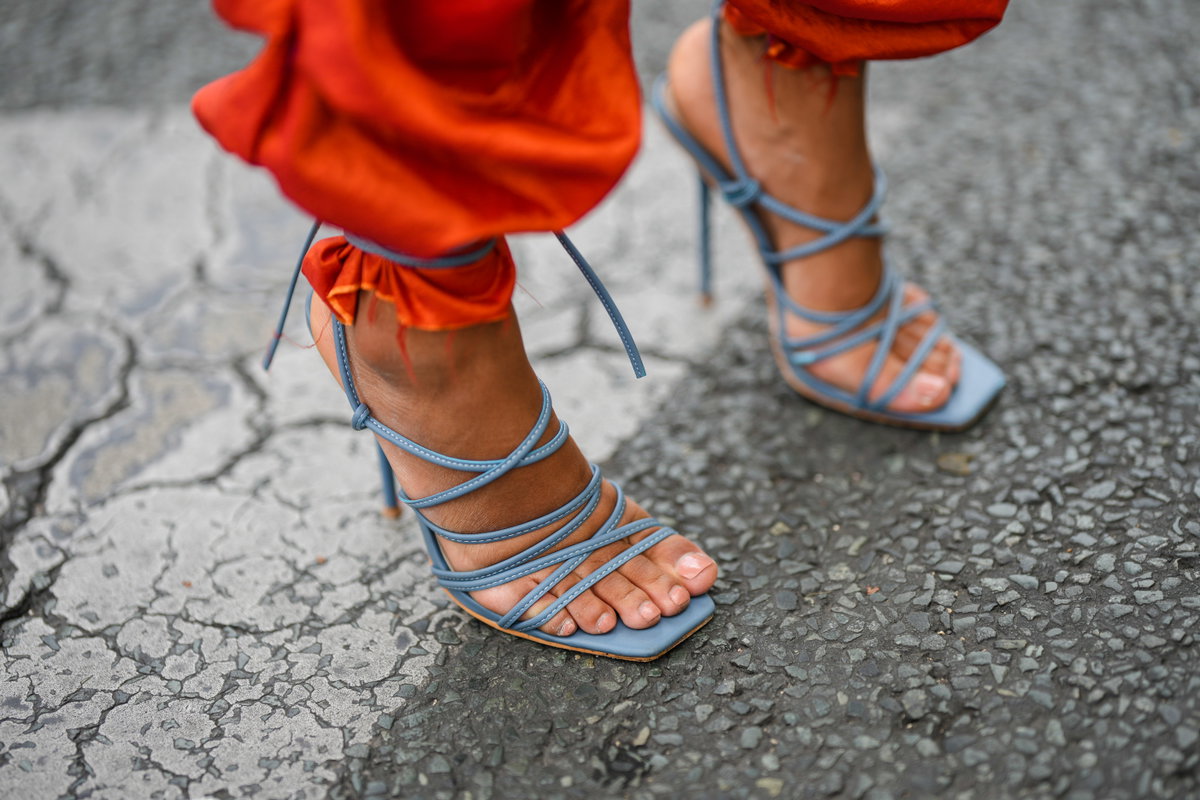 Blaue Sandalen mit Absatz