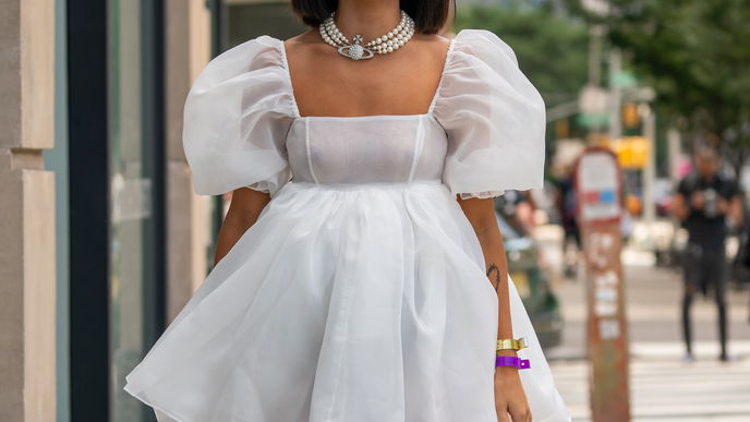 Mode-Trend 2022: "Babydoll"-Kleider im Lingerie-Stil lassen die Trägerin feminin wirken