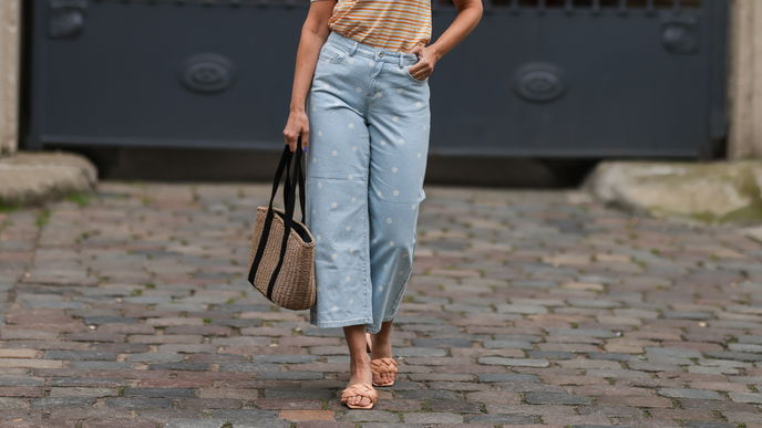 Mode-Tipp 2022: Breite Hüften kaschieren? Dieses Jeans-Modell schafft es