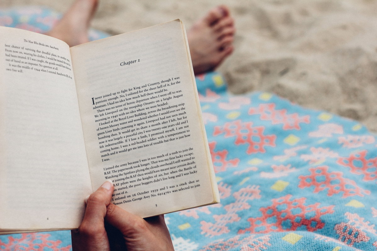 Buch am Strand