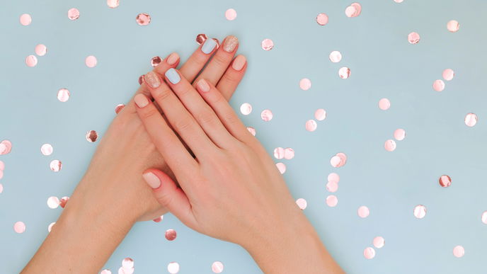 Nagel-Trend 2022: "Confetti-Nails" zaubern gute Laune auf deine Hände