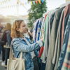 Sommeroutfit auf dem Flohmarkt kaufen? SO geht Retro-Shopping