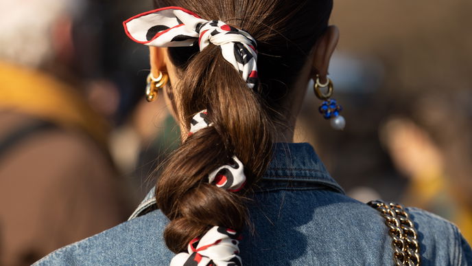 Frisuren-Trend 2022: Der "Bandana-Look" erobert jetzt unsere Köpfe!