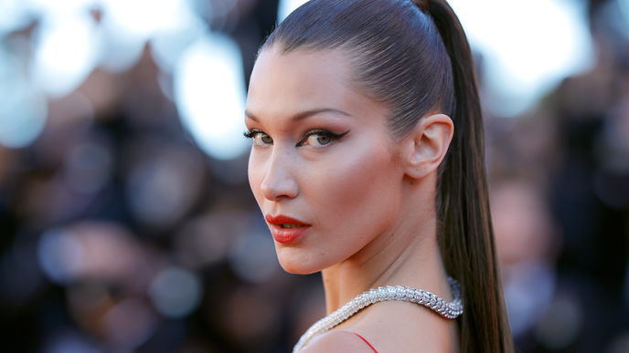 Gesicht straffen ohne OP: Mit dieser einfachen Make-up-Taktik gelingt's