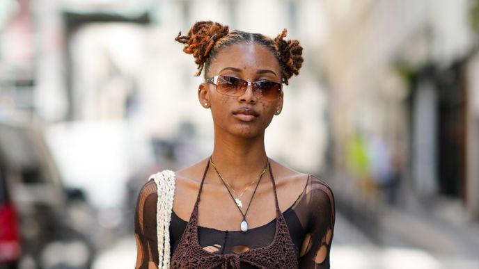 Frisuren-Trend 2022: 3 Grunge-Inspired Frisuren für den Sommer, die super lässig wirken