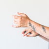 Handpoke Tattoo: Alle Infos und unsere Erfahrungen mit der handgestochenen Tätowierung