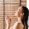 Eiskalt erwischt: Hilft eine kalte Dusche wirklich gegen unreine Haut? Das sagen Dermatologen!