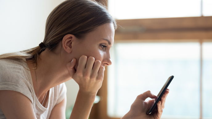 Submarining: So hinterhältig ist der Dating-Trend