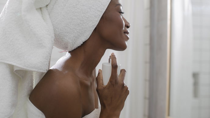 Parfum-Trend 2022: Darum solltest du Parfum in dein Handtuch sprühen