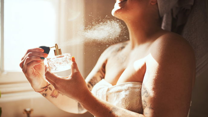 Parfum-Trend 2022: Diese 3 Düfte machen das erste Date zum Erfolg