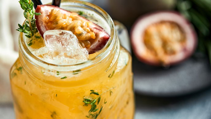 Sommer-Drink 2022: Der erfrischende Maracuja-Fizz ist perfekt für laue Sommerabende