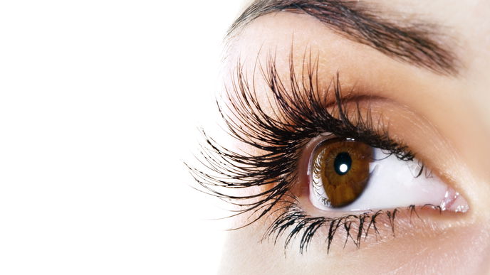 Beauty-Trend 2022: Mit der "Tubing"-Formel verschmiert deine Mascara nie wieder