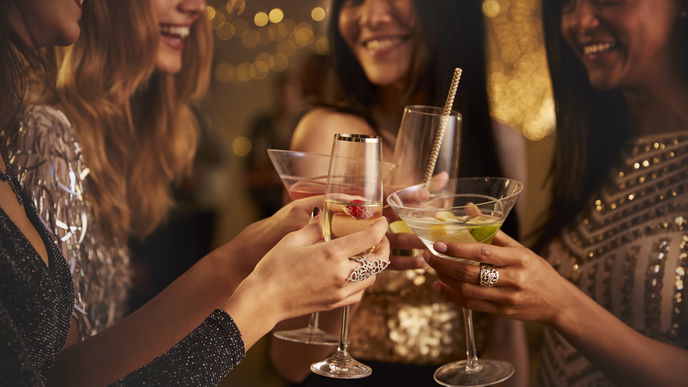 Das passiert, wenn du während deiner Periode Alkohol trinkst