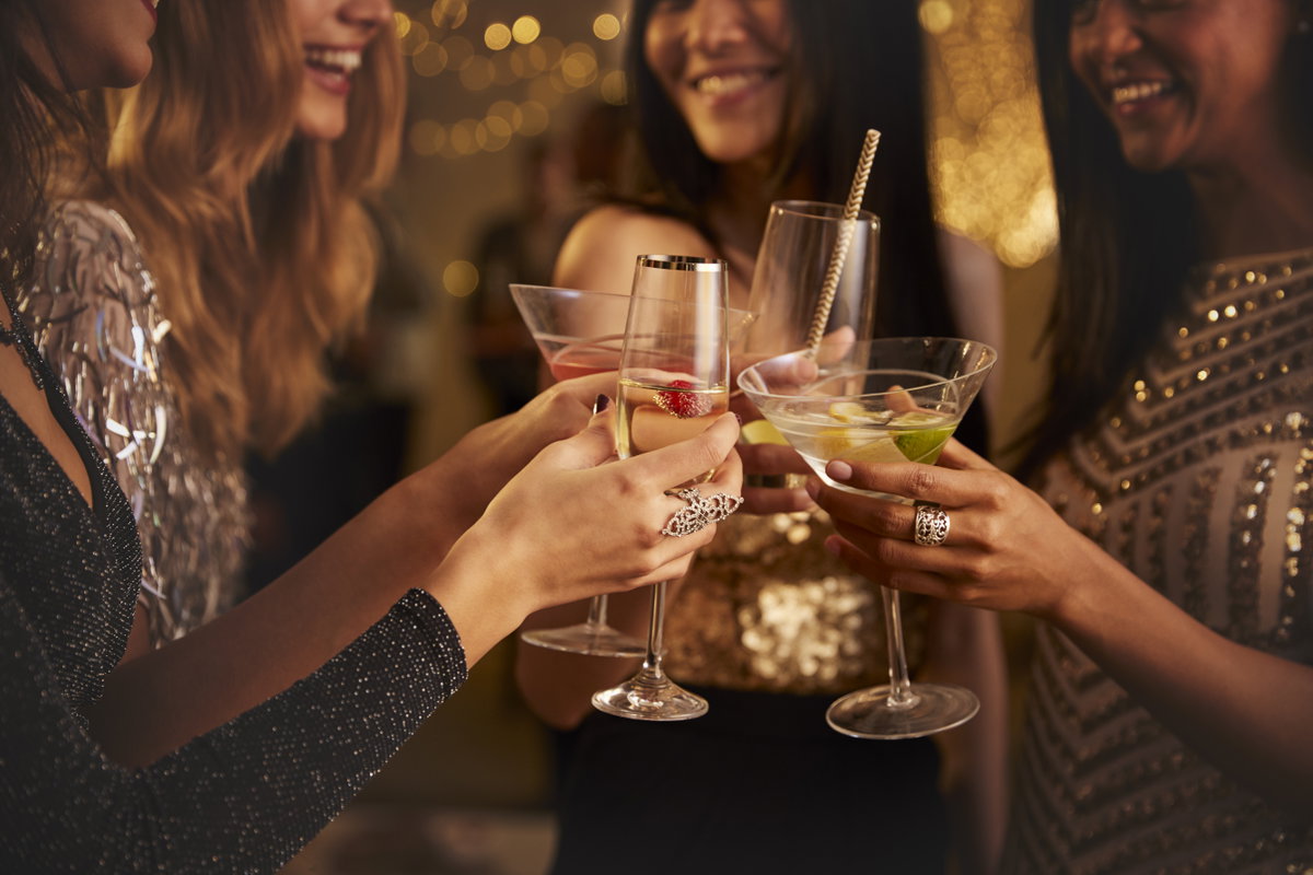Frauen trinken Alkohol