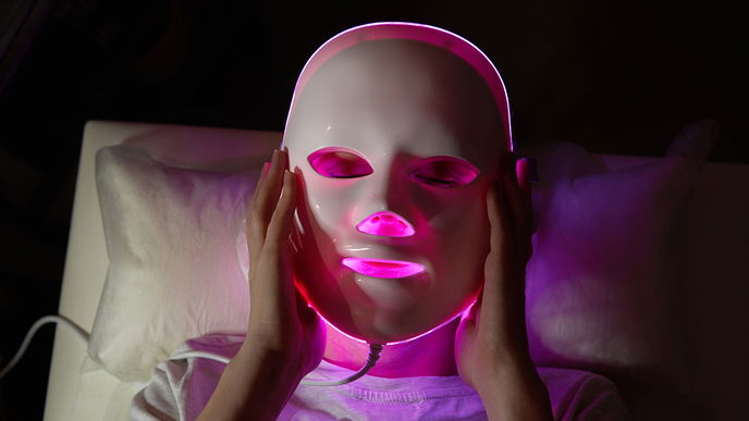 LED-Maske: Lichttherapie für reine Haut? Das steckt wirklich dahinter