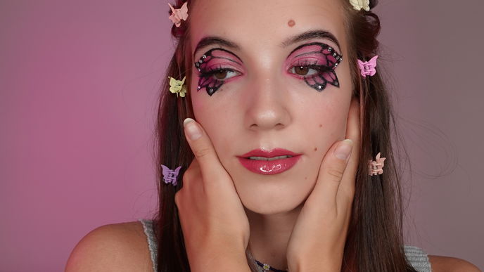 Bereit für die Festivalsaison? itsManjuu präsentiert den schönsten Schmetterlings-Look