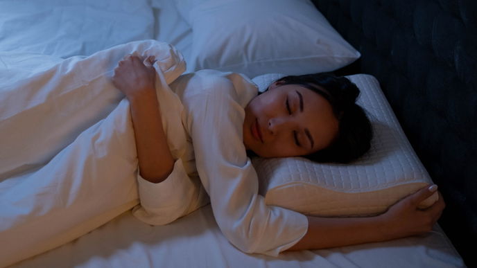 Mit diesen 5 Tipps kannst du auch in einem fremden Bett gut schlafen