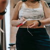 Schnell abnehmen am Bauch: Die besten Tipps und Übungen