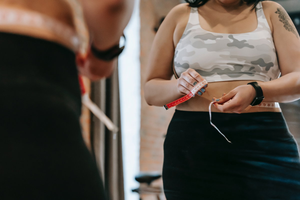 Schnell am Bauch abnehmen Tipps und Übungen