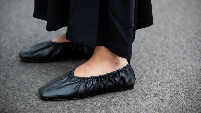 Schuh-Trend 2022: Die "Square Toe" Ballerinas sind jetzt in! So stylisch tragen wir sie im Sommer