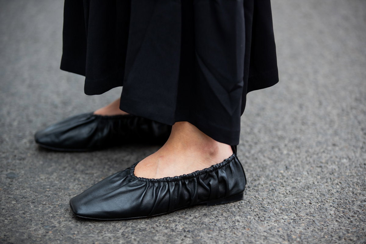 Schwarze Ballerinas eckig