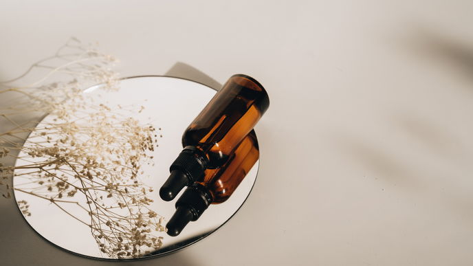 Beauty-Trend 2022: Dieses Serum unter 30 Euro pflegt deine Haut im Sommer