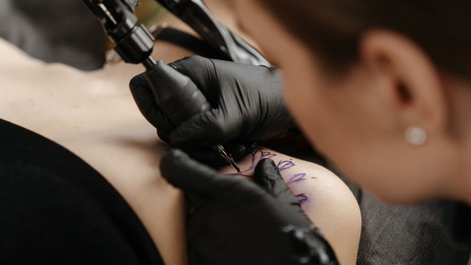 Tattoo stechen lassen: So findest du das richtige Studio für dich