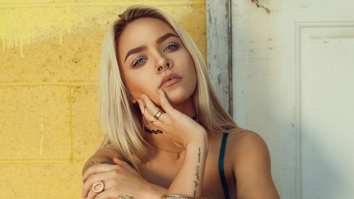 Tattoo im Sommer stechen lassen? Das musst du beachten!