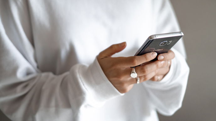 Tinder: SO solltest du dein Match unbedingt beim Online-Dating anschreiben