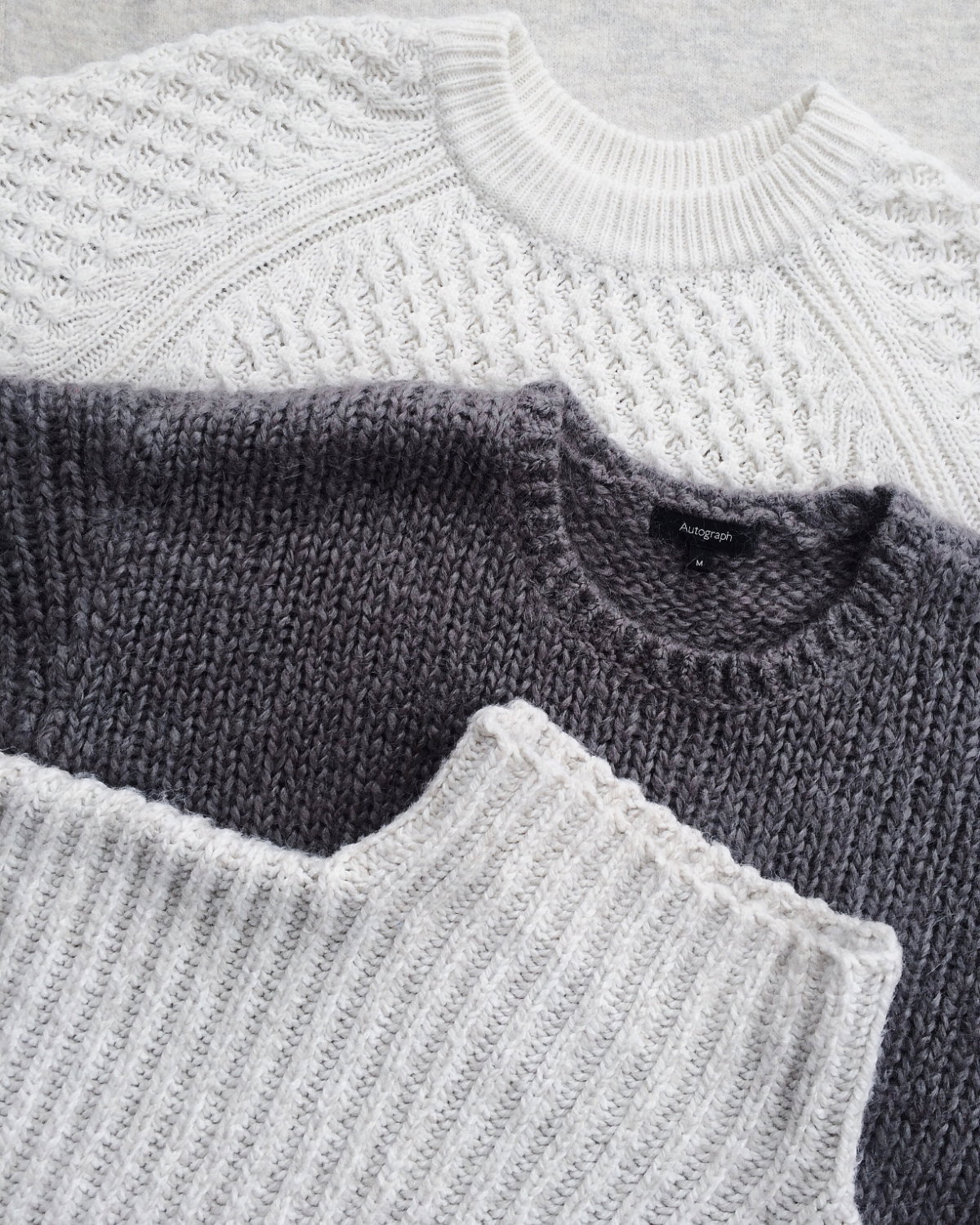 drei verschiedene Wollpullover