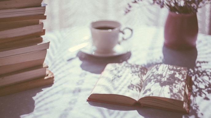 Buch-Tipp 2022: Diese 3 poetischen Bücher lassen dich im Herbst deinen Ex vermissen