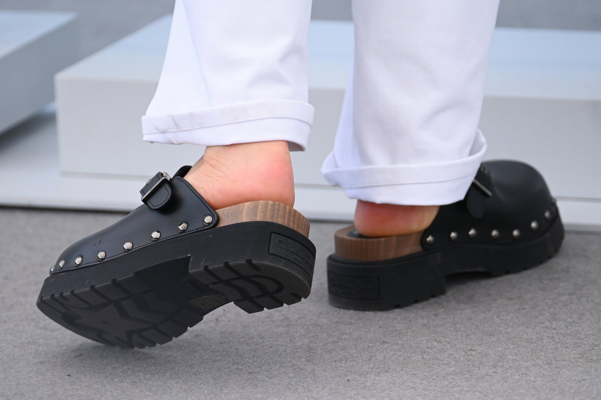 Schwarze Clogs