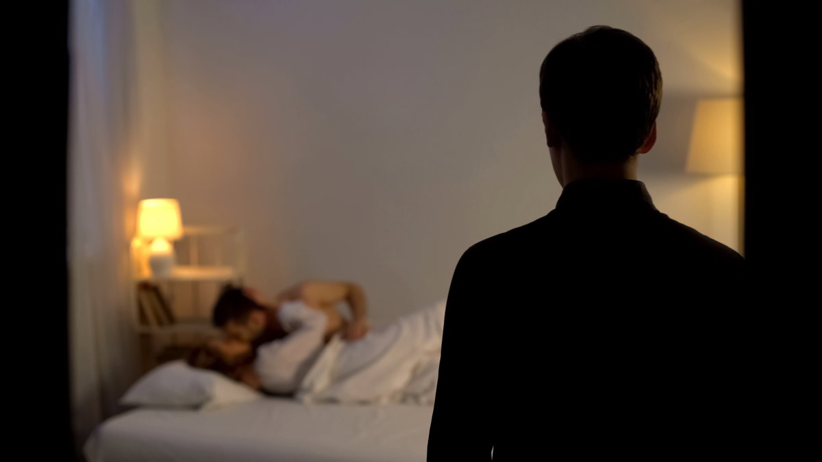 Cuckold sieht beim Fremdgehen zu