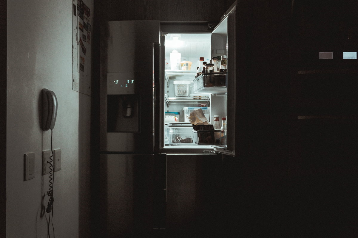 Offener Kühlschrank