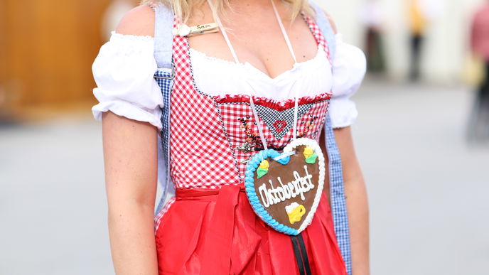 Dirndl-Panne: DAS sind die 3 größten Fehler beim Dirndl-Kauf