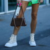 Schuh-Trend 2022: So tragen wir Sneaker im Sommer – laut Französinnen