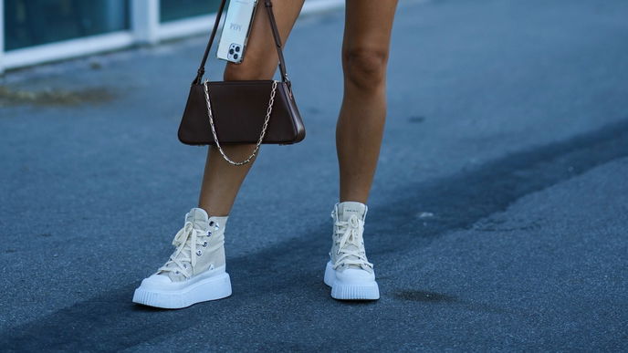 Schuh-Trend 2022: So tragen wir Sneaker im Sommer – laut Französinnen