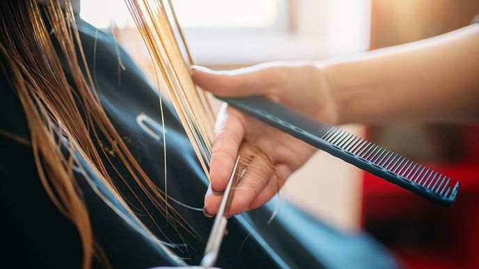 Frisuren-Trend 2022: Der "Outgrown Pony" ist im Herbst angesagt