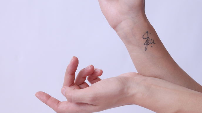 Tattoo am Handgelenk: Schmerzen, Kosten, Motive und Erfahrungen