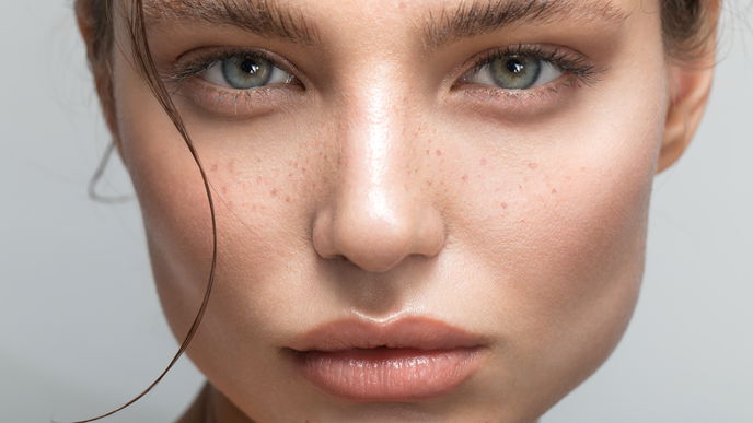 Beauty-Trend 2022: Dieser Drogerie-Primer unter 7 Euro lässt deine Poren verschwinden
