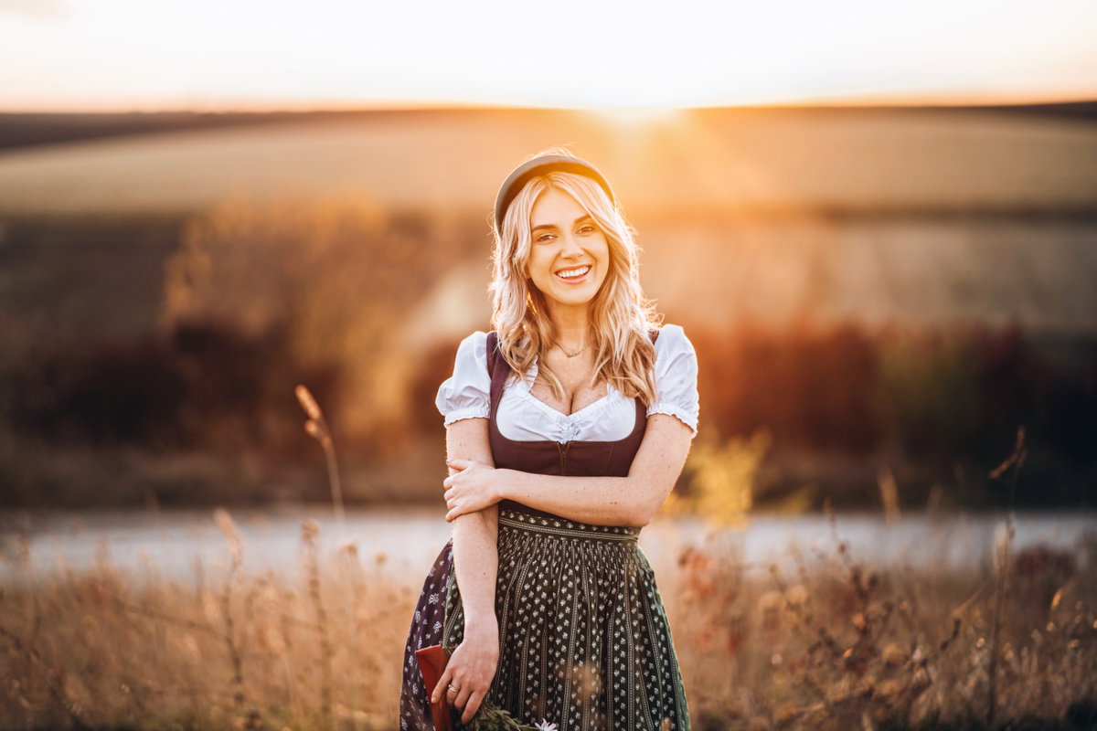 Dirndl Dekolleté
