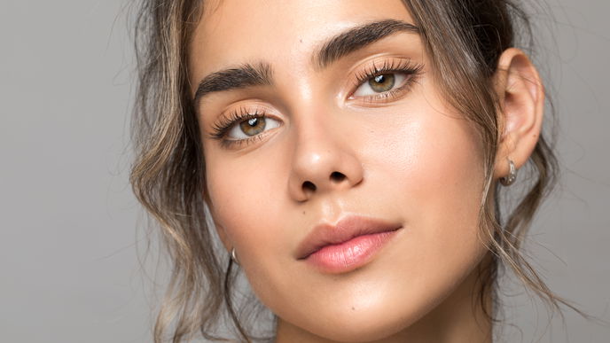Augen auf! Der "Triangle Concealer Hack" ist der beste Trick gegen Augenringe - laut TikTok