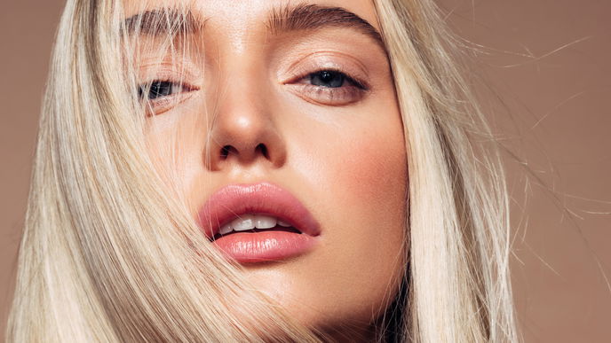 Besser als jeder Friseur! DAS ist das gehypteste Shampoo für glänzende Haare